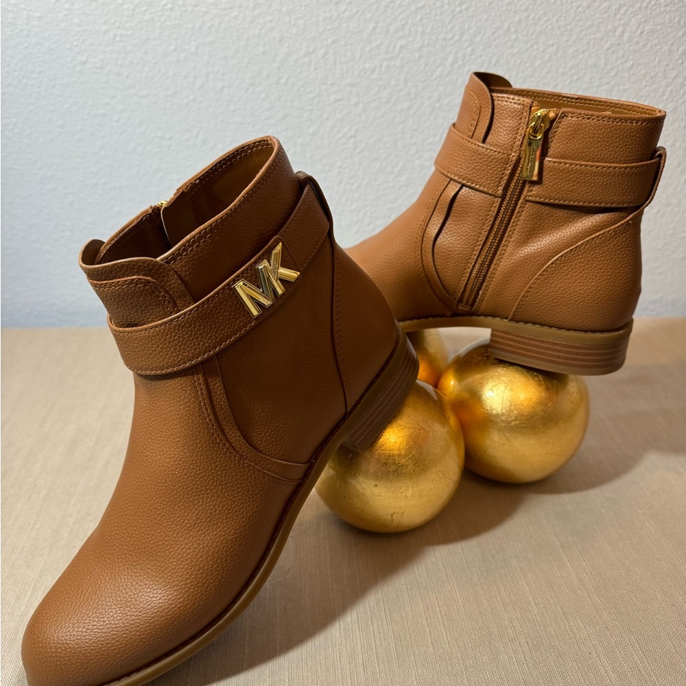 Michael Michael Kors Women’s Jilly Faux Pebbled Leather Ankle Boots. New